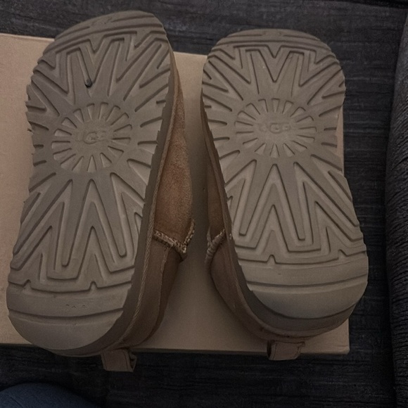 UGG tan classic mini size 7 - Picture 3 of 6